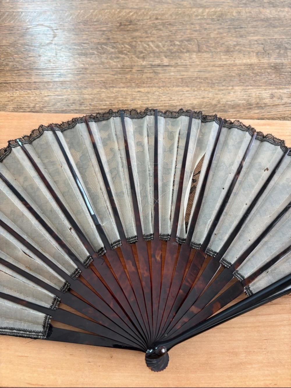 Vintage Black Lace Folding Hand Fan with Tortoise Handle - Picture 9 of 16